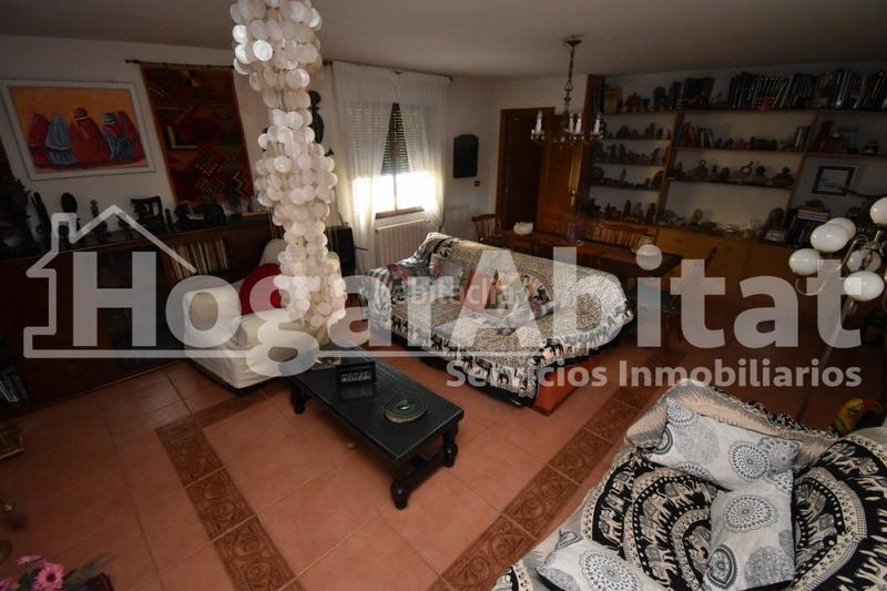 Foto 6c1389d2-2d7d-4367-9c1b-814f1f1745c9. Chalet villa de 2 alturas con jardín y piscina en Burriana