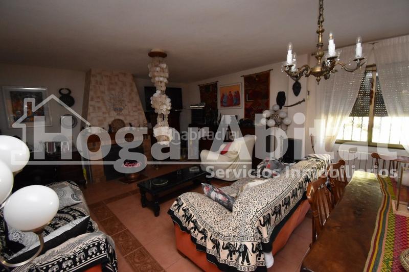 Foto 95938c63-eed7-49b5-be6a-8cd922dd75e1. Chalet villa de 2 alturas con jardín y piscina en Burriana