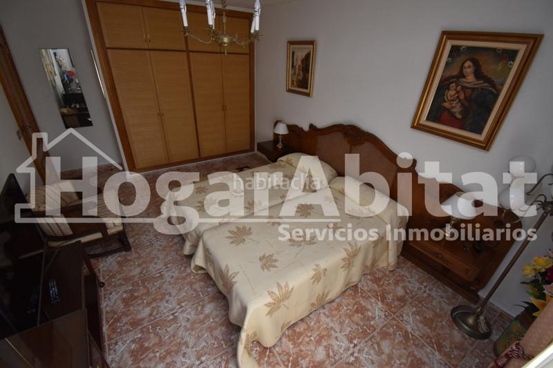 Foto a94e2d3b-a722-41c0-8798-6c7f97a9d993. Chalet villa de 2 alturas con jardín y piscina en Burriana