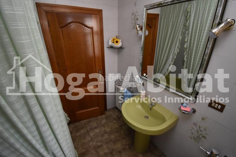 Foto bbad19b8-8f92-4823-a454-41f46565d914. Chalet villa de 2 alturas con jardín y piscina en Burriana