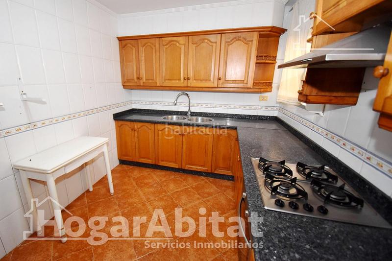 Foto d0cf3682-3ee9-48bb-ab80-f9fb7c6f0d67. Casa gran casa semireformada con terraza en El Pilar Villarreal / Vila - real