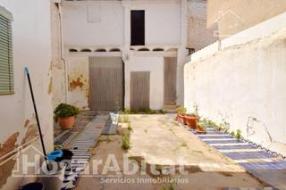 Casa a Moncada. Gran casa con terraza y balcón con muchas posibilidades
