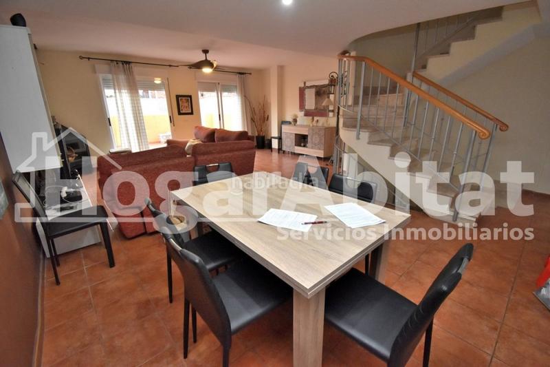 Foto 6830bec3-84c2-49d7-b776-0e2c1da90f1b. Reihenhaus mit parking pool in Playa Burriana