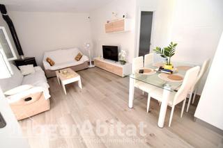 Xalet a Chilches. Chalet reformado con barbacoa, garaje y terraza junto a la playa