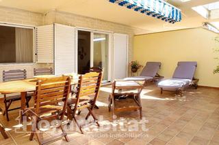 Pis  Calle mar jónica. Exterior con piscina, garaje y terraza junto a la playa