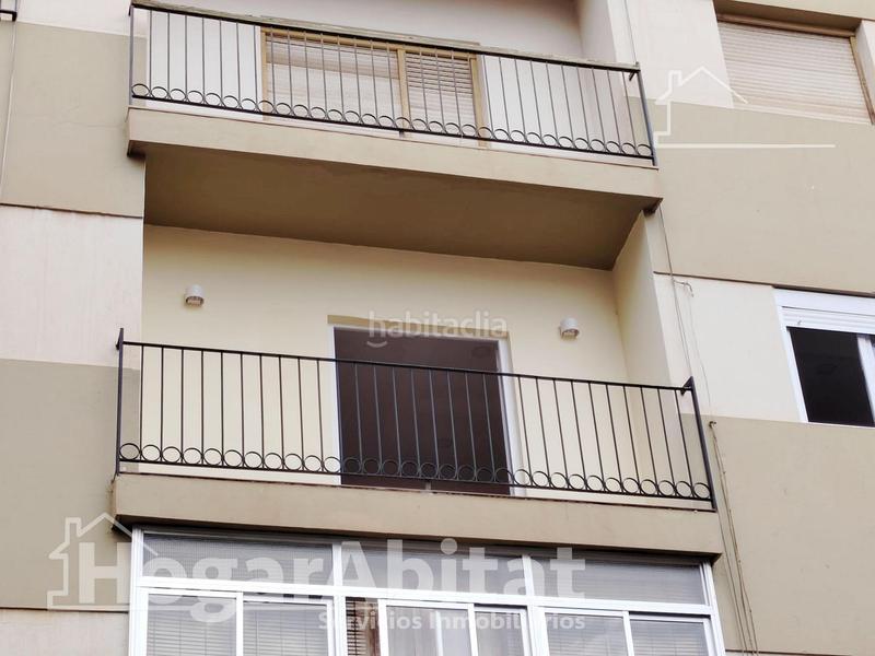 Foto 4f44d310-3447-40e0-a775-c24ff4fddabc. Piso completamente reformado y todo exterior con licencia turística en Adra