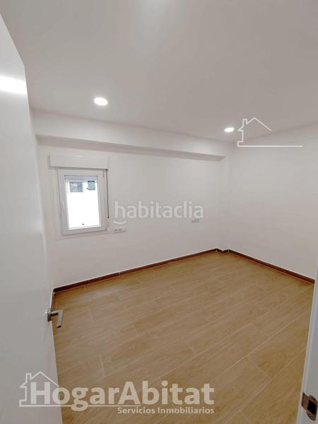 Foto 9a892685-4538-4b63-b3ff-6f6aa0d6c9f8. Piso completamente reformado y todo exterior con licencia turística en Adra