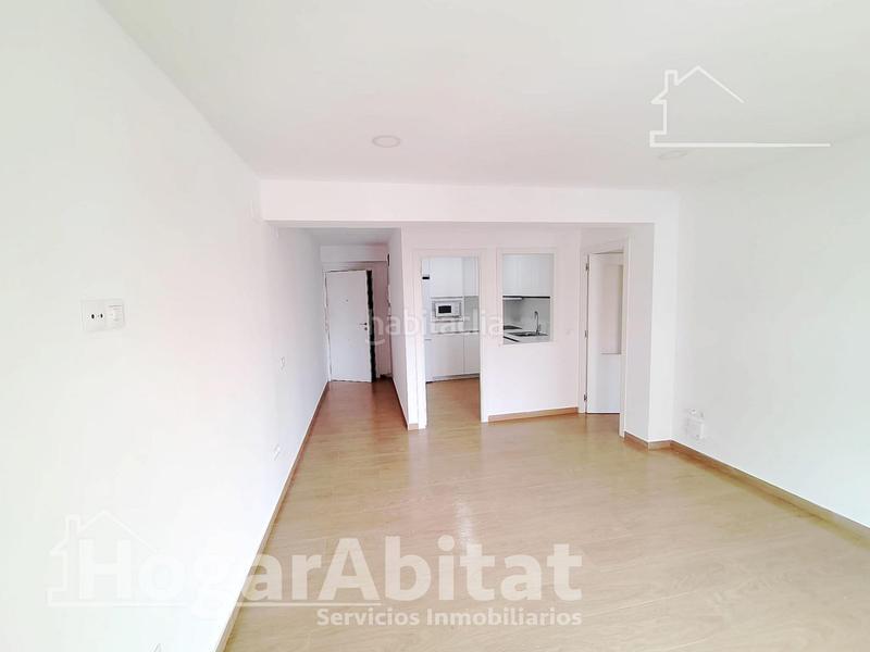 Foto aad52235-d311-4d4b-94b4-5e3d838dc980. Piso completamente reformado y todo exterior con licencia turística en Adra
