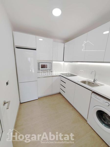 Foto ac18dd34-e29c-4374-93a0-b95a81ee17f6. Piso completamente reformado y todo exterior con licencia turística en Adra