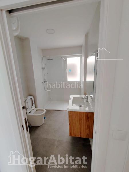 Foto c86a516a-f847-4446-bbc9-ddf389d7da79. Piso completamente reformado y todo exterior con licencia turística en Adra