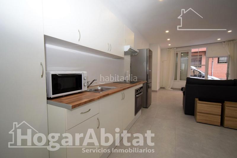 Foto 1178d1a1-0dde-4fcd-9e52-6714f2a1bb8d. Piso reforma a estrenar! estudio impecable y acogedor, muy céntrico en Benetússer