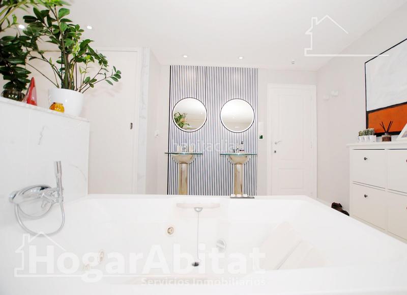 Foto 73f79f6a-a546-498b-9727-d97b299e22a4. Ático  espectacular! moderno en residencial con piscina y gran terraza en Dénia