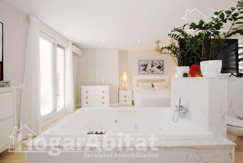 Foto a6a13f1b-13dd-474a-be0f-5bebfba327b6. Ático  espectacular! moderno en residencial con piscina y gran terraza en Dénia