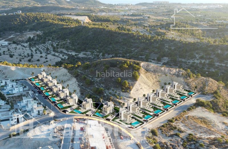 Foto 597bd487-c4cb-4490-9871-225151344d7a. Xalet amb aparcament piscina a balcón de Finestrat-terra marina Finestrat