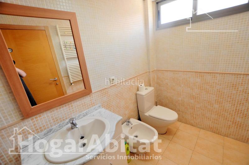 Foto 77cb8e26-92ea-4455-aab4-17653e3fb525. Casa adosada adosado amplio y luminoso con dos terrazas, dos garajes y trastero en Puçol