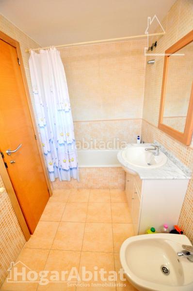 Foto a435e1b7-3c8a-4812-8299-8b10934af16a. Casa adosada adosado amplio y luminoso con dos terrazas, dos garajes y trastero en Puçol