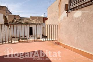 Casa a Moncada. Gran casa con terraza y balcón con muchas posibilidades