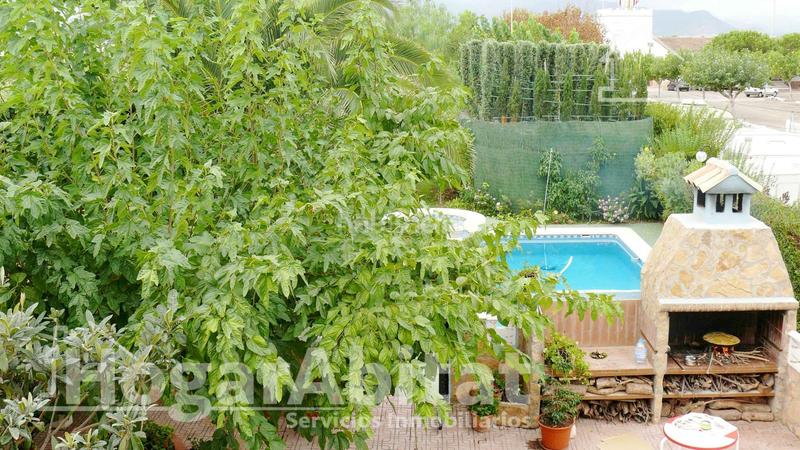 Foto b1fc5496-ad3d-48e7-be50-9cf9873ff0c8. Chalet  con piscina, 3 terrazas y parking en Moncofa
