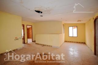 Casa a Moncada. Espaciosa casa con muchas posibilidades cerca del metro