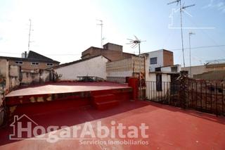 Casa a Moncada. Espaciosa casa con muchas posibilidades cerca del metro