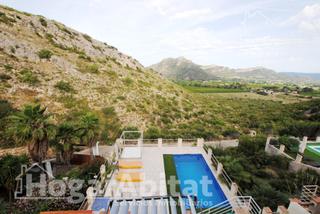 Chalet en Urbanizaciones. Chalet con piscina, garaje, terraza y barbacoa