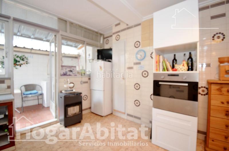 Foto 0f066da9-2d2a-47f5-87b2-8684e3839a98. Piso centro! amplio y luminoso con ascensor y terraza en Oliva