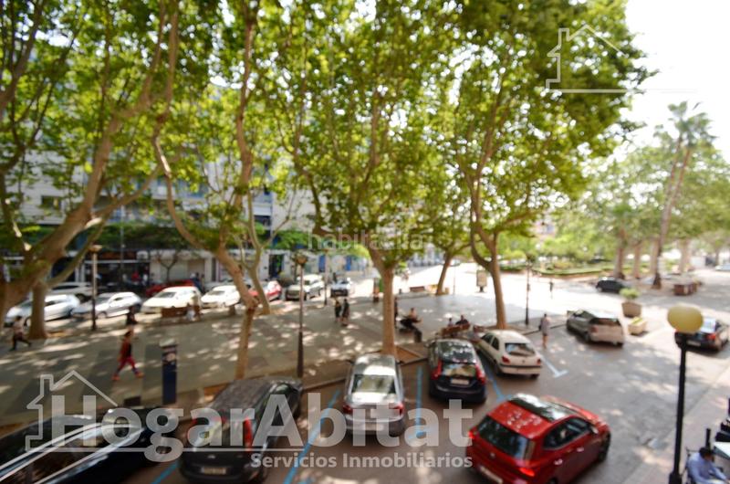 Foto 120c35a1-0d25-4743-b353-86df9667640f. Piso centro! amplio y luminoso con ascensor y terraza en Oliva