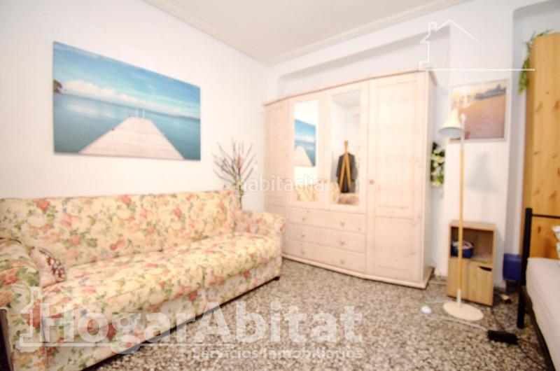 Foto a22a5df5-cf49-46e9-b75f-1192c09bf6ba. Piso centro! amplio y luminoso con ascensor y terraza en Oliva