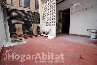 Maison à Centro. Amplia casa con terraza junto av. cedre