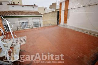 Maison à Centro. Casa semireformada con garaje y dos terrazas, en el centro