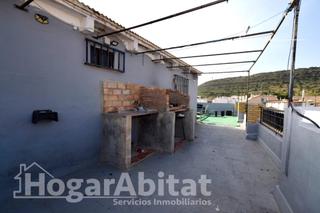 Pis a Monserrat. Muy amplio con terraza en el pleno centro
