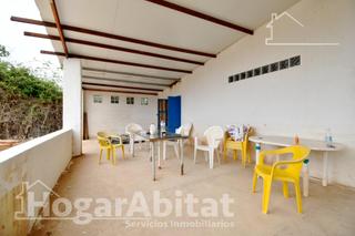 Chalet à Bulevar del Xúquer. Chalet en suelo rústico con terraza, paellero y parking