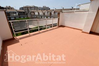 Maison jumelée à Camino de Onda-Salesianos. Amplio adosado con terraza y garaje