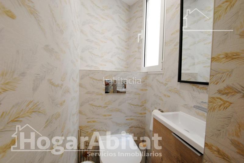 Foto 0242af60-e3f4-4589-b63a-d655091f92dd. Piso reformado con terraza acristalada y garaje junt a la playa en Calp