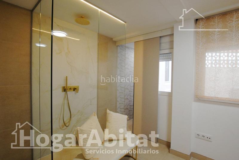 Foto 08eaa788-ff9e-43ef-a607-e1329e3c95f1. Piso reformado con terraza acristalada y garaje junt a la playa en Calp