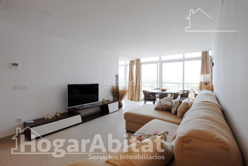 Foto 4f0e5888-edb2-443f-a479-b9eaea66ada5. Piso reformado con terraza acristalada y garaje junt a la playa en Calp