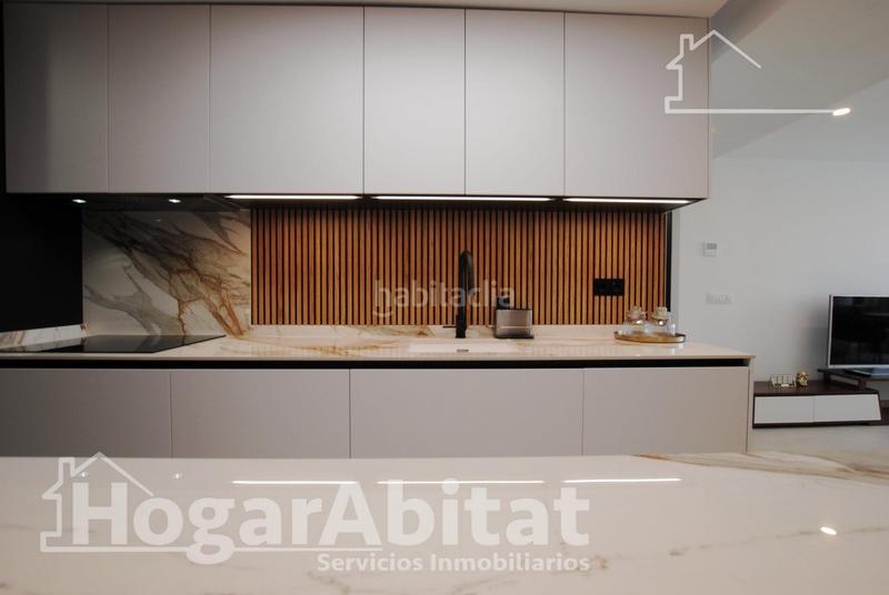 Foto 788e8442-d90f-4bb8-a9ce-36b03dbabcf2. Piso reformado con terraza acristalada y garaje junt a la playa en Calp
