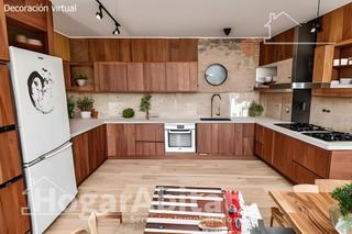 Maison jumelée à Playa. Preciosa villa al lado del mar con piscina, garaje y 3 terrazas
