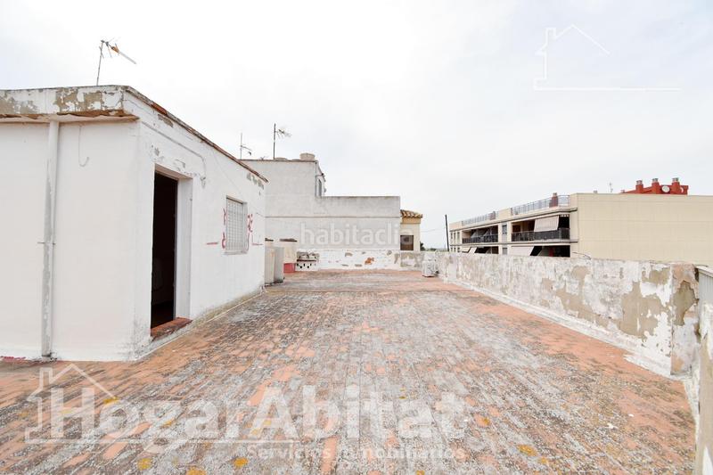 Foto f526befe-1d80-4c45-bdfa-2aaf441d7d0a. Edificio in Favara