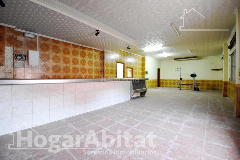 Foto f832ab7b-02d2-46a1-b201-15ad7bd8d304. Edificio in Favara