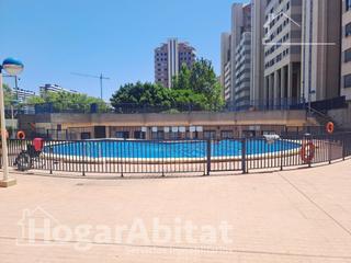 Pis  Calle rafael lapesa melgar. Todo exterior con garaje y piscina