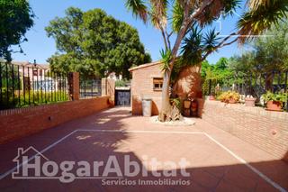 Casa adossada a Canet d´en Berenguer. Magnifico adosado con 3 terrazas y garaje
