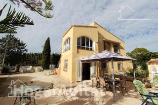Casa a Carrió - La Merced - Los Pinos. Chalet con terraza, parking y jardín cerca de la playa