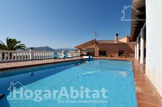 Chalet à Onda. Chalet con piscina, garaje, barbacoa  y jardín
