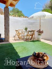 Chalet  Partida enadresa 17. Chalet seminuevo con terraza y garaje
