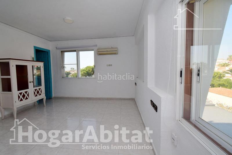 Foto 90338e63-300a-4496-885d-02aa3766e0bb. Piso exterior y acogedor con mucha luz natural en segunda línea de playa en Sagunt