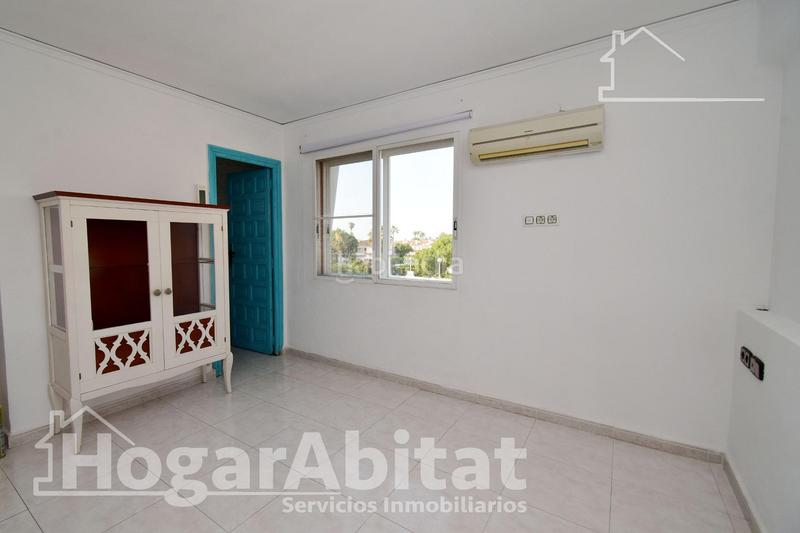 Foto c78b0b1b-1d46-4965-8990-d3a8b9c70b54. Piso exterior y acogedor con mucha luz natural en segunda línea de playa en Sagunt