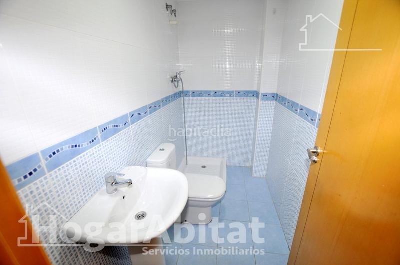 Foto 00e3ce15-0901-45e3-865f-5a95edda97c2. Piso muy amplio y luminoso con dos balcones y ascensor en Puçol