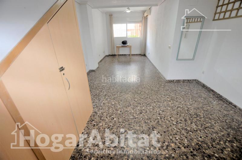 Foto 0ae419d4-caff-49b5-ad4c-5319b915be50. Piso muy amplio y luminoso con dos balcones y ascensor en Puçol