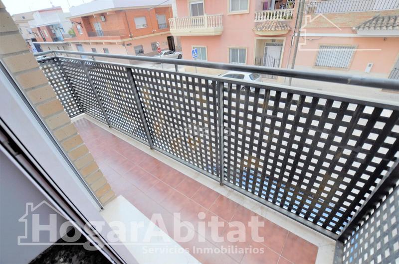 Foto 6164613b-7f3a-4787-872b-8834643ed060. Piso muy amplio y luminoso con dos balcones y ascensor en Puçol